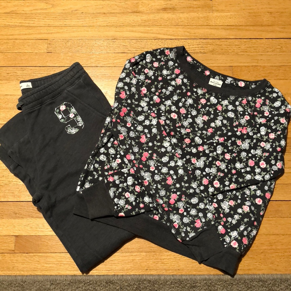 Sweatshirt with matching sweat pants